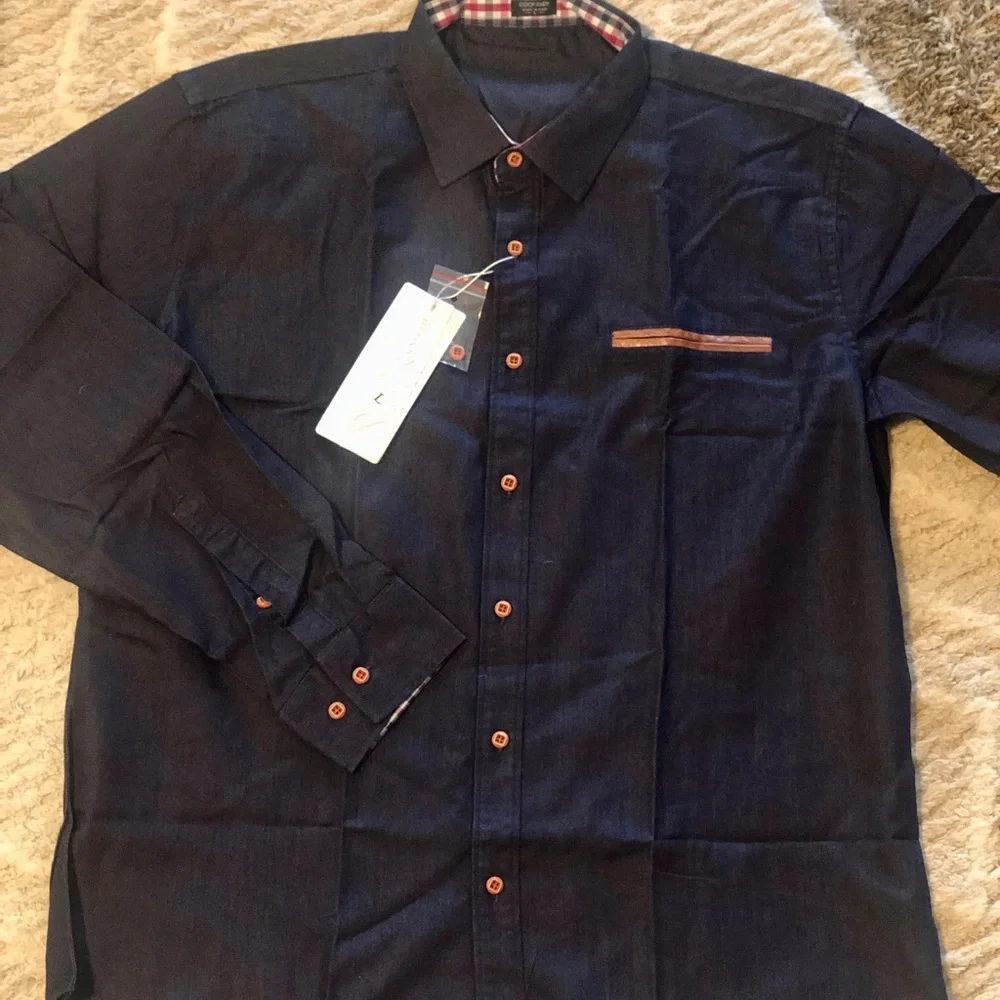 Men’s Button Up - Picture 2 of 3